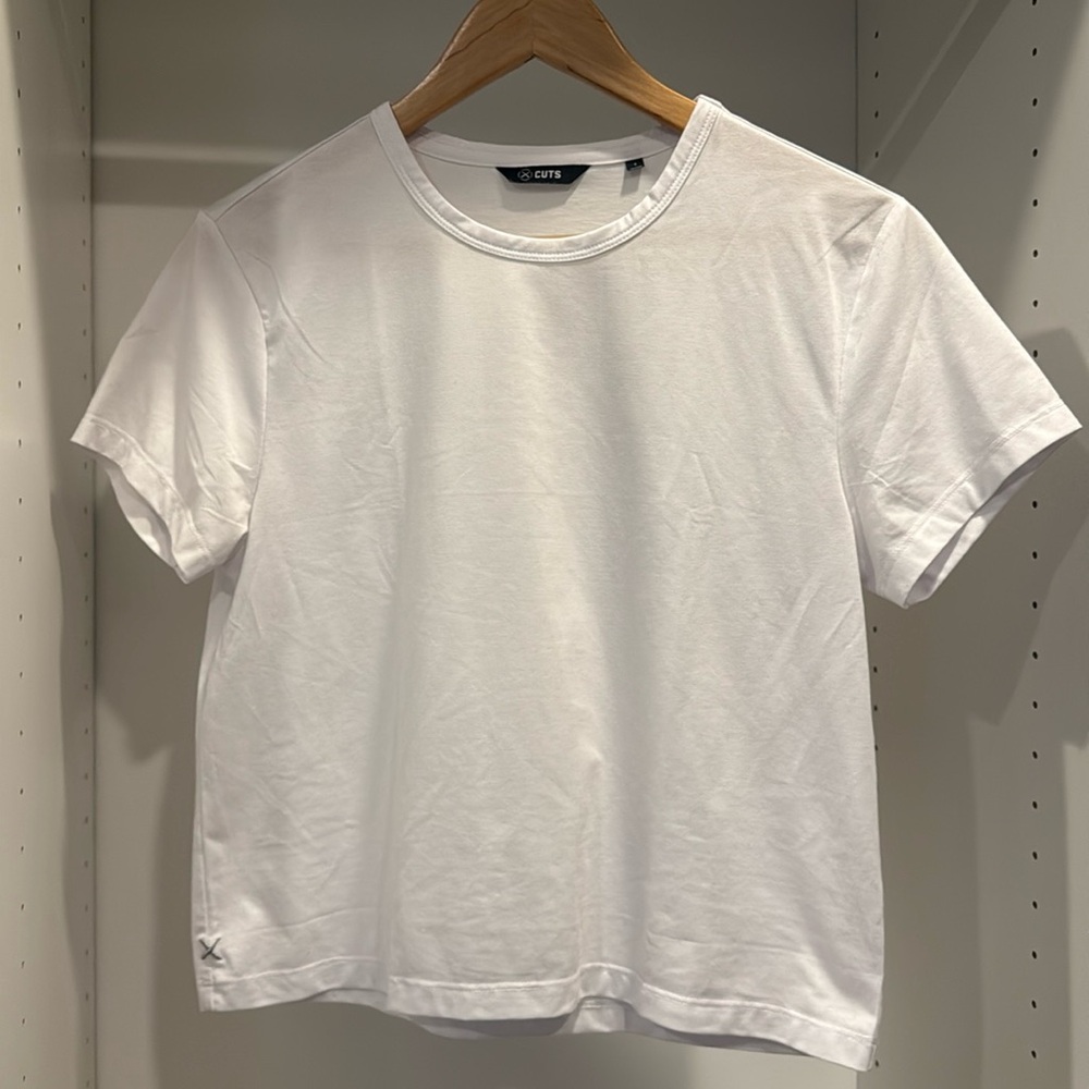 Cuts cropped small white tee